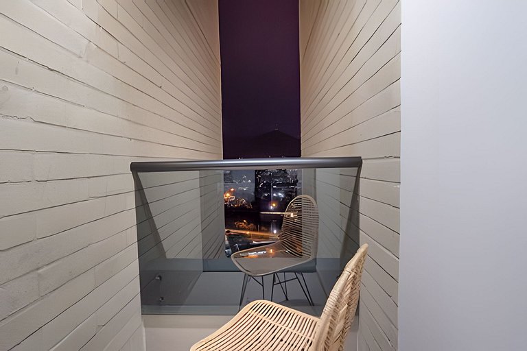 Class 48 2303- High-Class Loft w/ Priv balcony