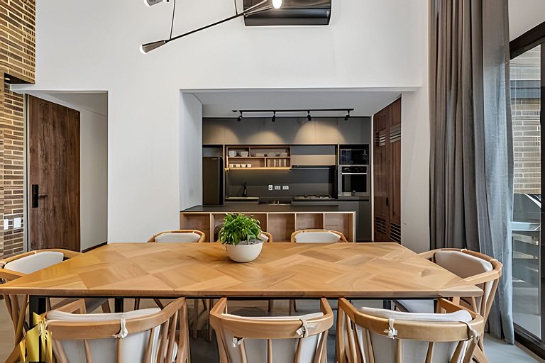Morph 201 - High ceilings & modern apt/BBQ