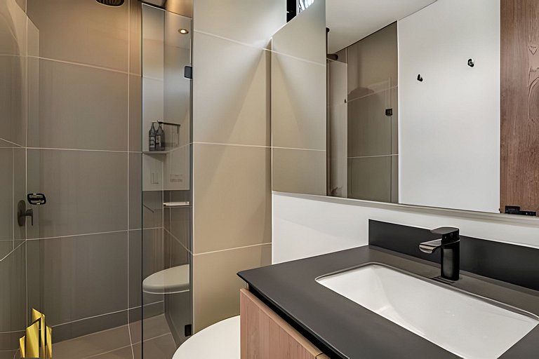 Morph 201 - High ceilings & modern apt/BBQ