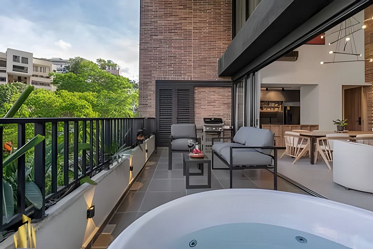 Morph 302 - Modern apt high ceilings BBQ/Jacuzzi