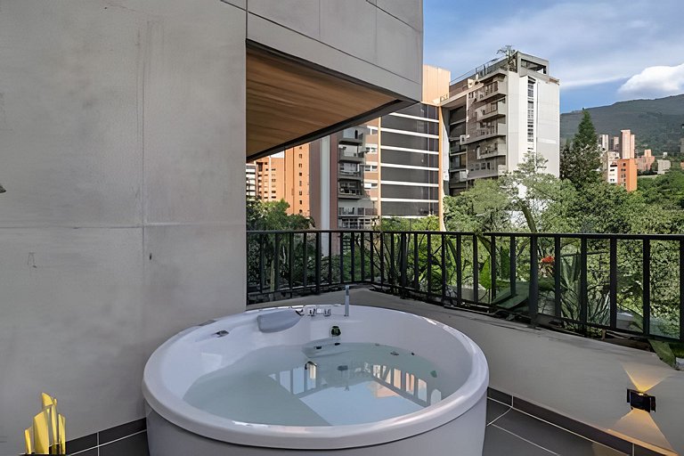 Morph 302 - Modern apt high ceilings BBQ/Jacuzzi