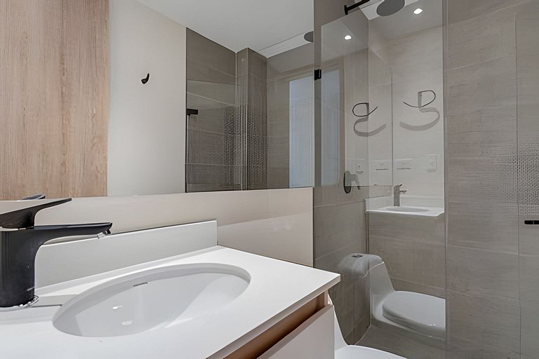 Solei Loft 402 - Espacious & bright apt with AC