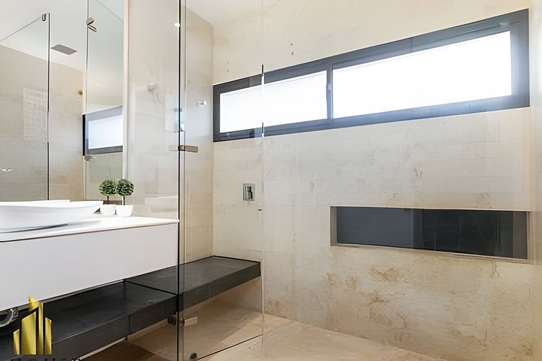 Energy 601 - Prestigious Apt/Pool & Jacuzzi