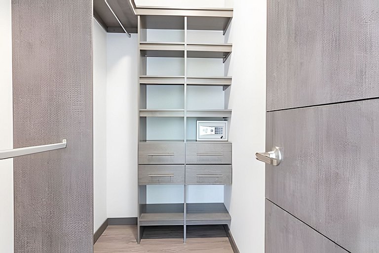 Class Suites 502 - Modern Tranquility/Priv Balcony