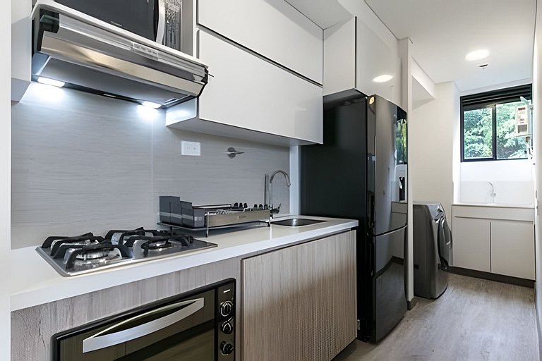 Class Suites 503 - Bright & Minimalistic Apt/Pool