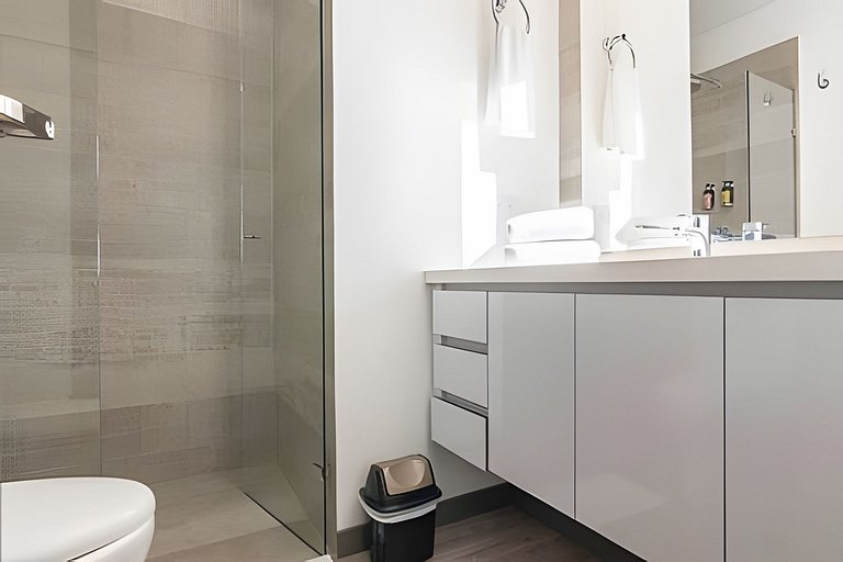 Class Suites 503 - Bright & Minimalistic Apt/Pool