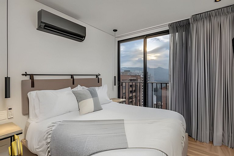 Morph 1802 - Stylish Escape in Poblado AC/Jacuzzi