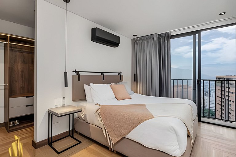 Morph 1802 - Stylish Escape in Poblado AC/Jacuzzi