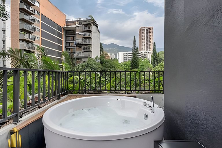 Morph 501 - Spacious Cozy Apt Poblado/BBQ/Jacuzzi
