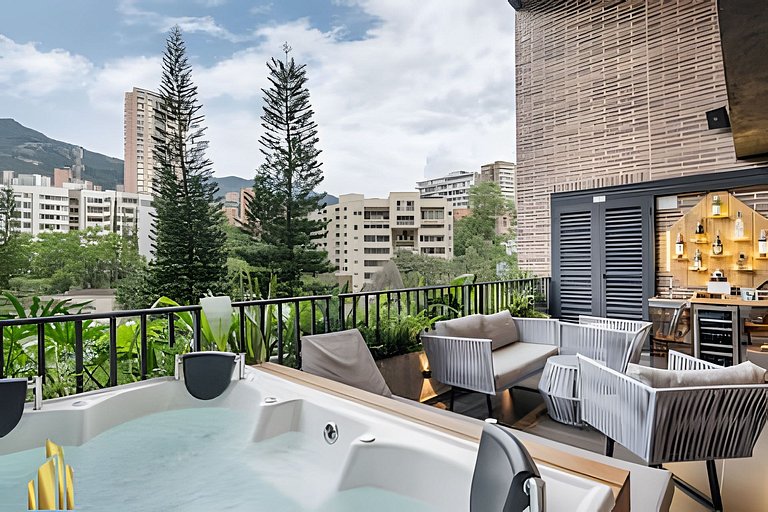 Morph 702 - Luxy Apartment with Panoramic View, AC
