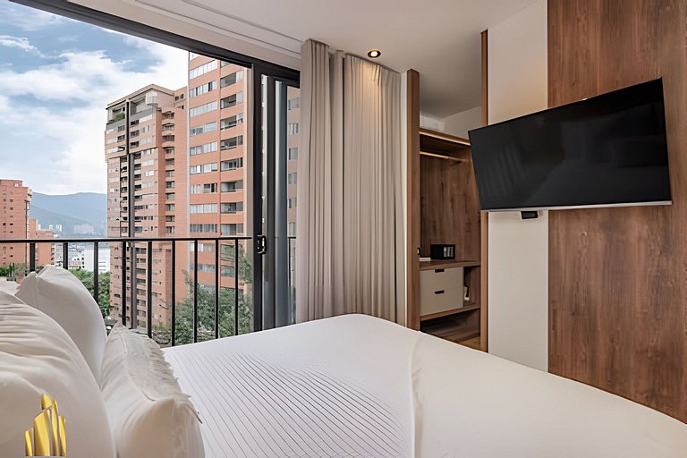 Morph 702 - Luxy Apartment with Panoramic View, AC