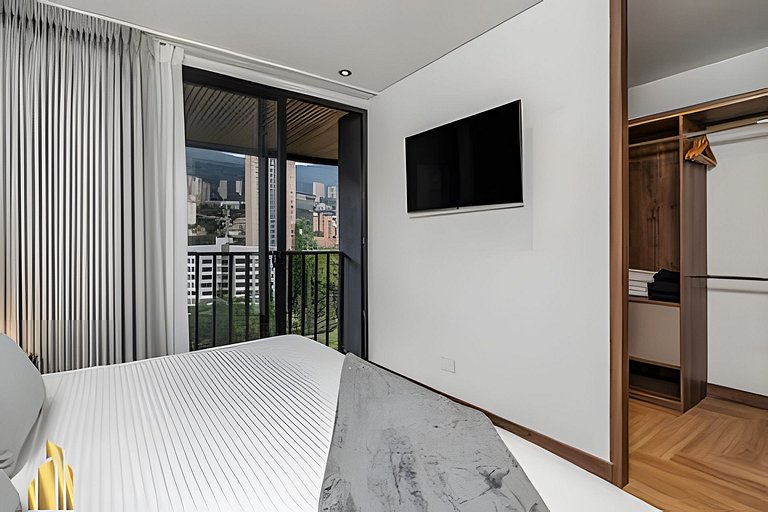 Morph 1401 - Luxe & bright ap in Poblado with AC