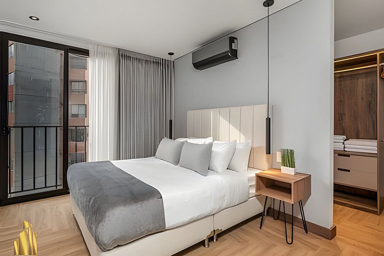 Morph 1401 - Luxe & bright ap in Poblado with AC