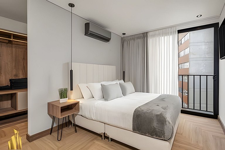 Morph 1401 - Luxe & bright ap in Poblado with AC