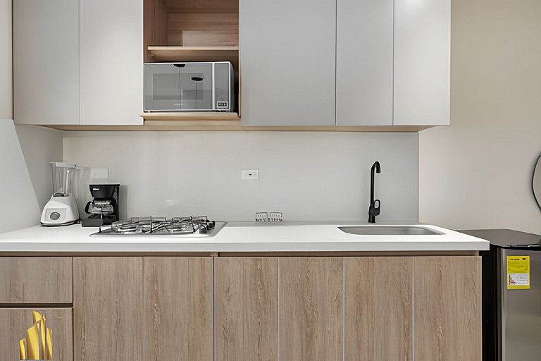 Solei Loft 202 - Chic Studio with AC