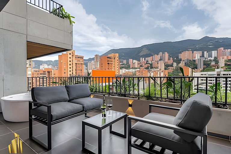 Morph 1302 - Spacious & private apt w BBQ/Jacuzzi