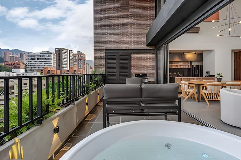 Morph 1302 - Spacious & private apt w BBQ/Jacuzzi