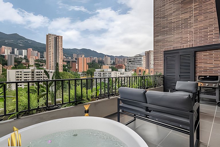 Morph 1302 - Spacious & private apt w BBQ/Jacuzzi