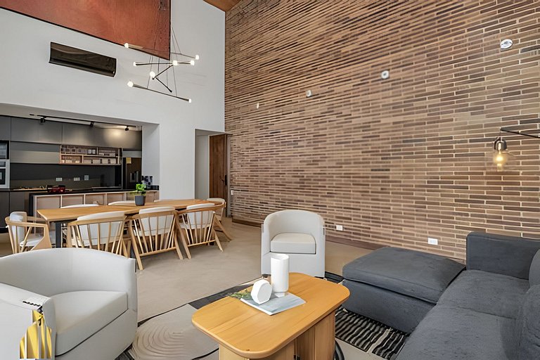 Morph 1302 - Spacious & private apt w BBQ/Jacuzzi