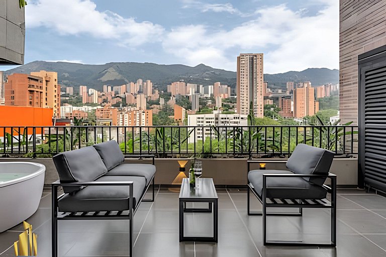 Morph 1302 - Spacious & private apt w BBQ/Jacuzzi