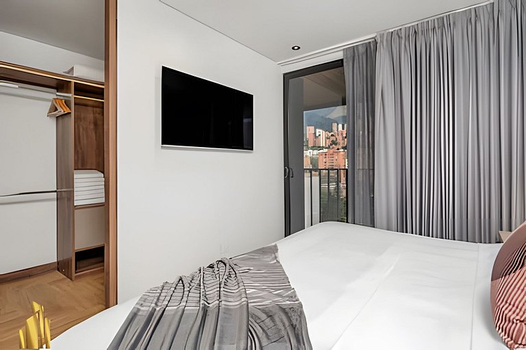 Morph 1302 - Spacious & private apt w BBQ/Jacuzzi