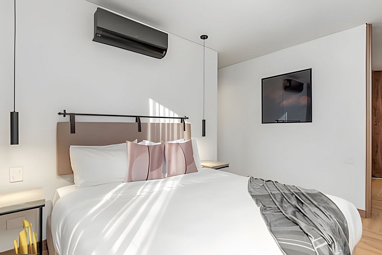 Morph 1302 - Spacious & private apt w BBQ/Jacuzzi