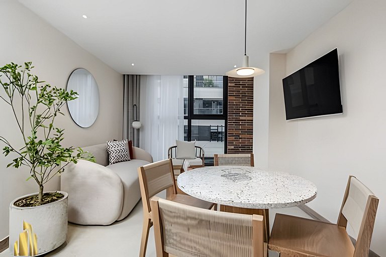 Solei Loft 301 - Location/Trendy Jacuzzi Living