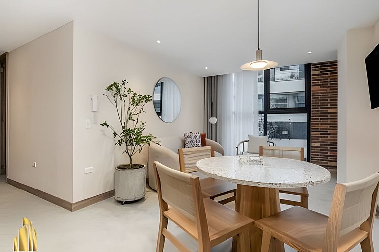 Solei Loft 301 - Location/Trendy Jacuzzi Living