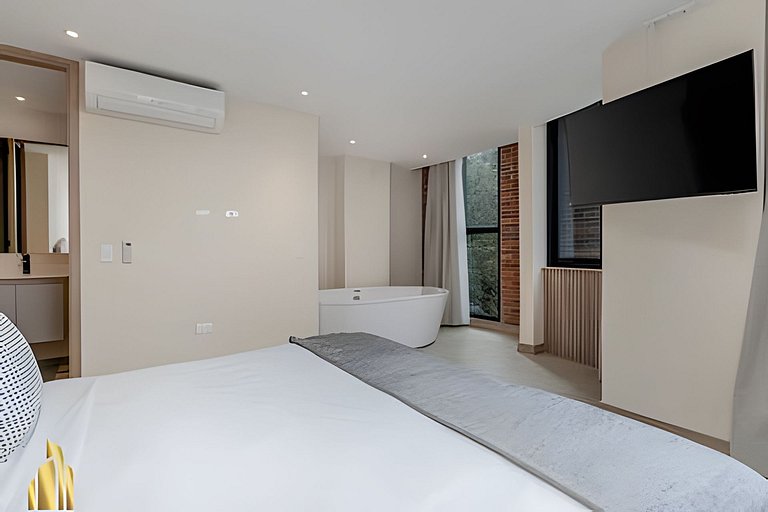 Solei Loft 301 - Location/Trendy Jacuzzi Living