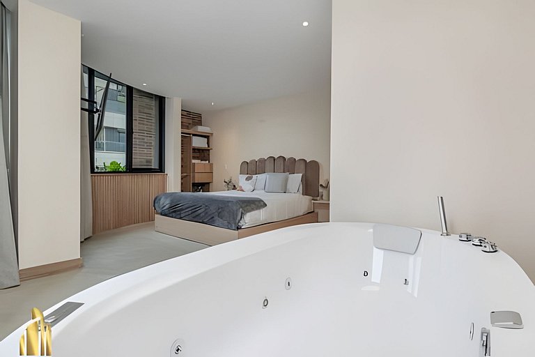 Solei Loft 301 - Location/Trendy Jacuzzi Living