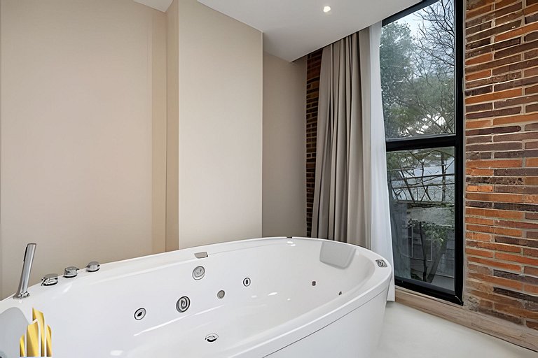 Solei Loft 301 - Location/Trendy Jacuzzi Living