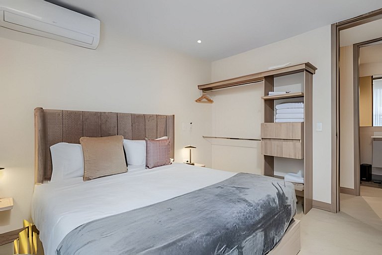 Solei Loft 301 - Location/Trendy Jacuzzi Living