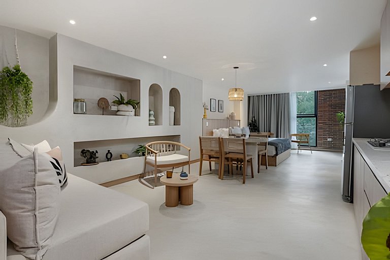 Solei Loft 302 - Elegant Oasis: Loft/Jacuzzi/AC