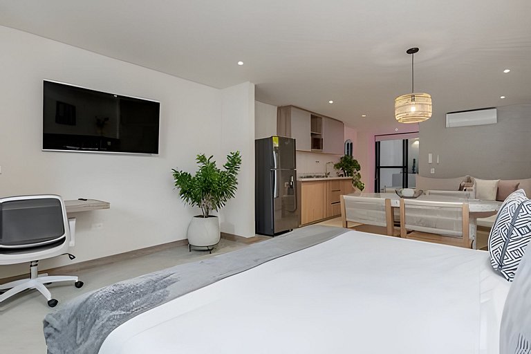 Solei Loft 302 - Elegant Oasis: Loft/Jacuzzi/AC