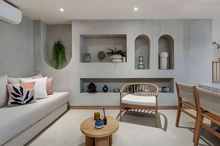 Solei Loft 302 - Elegant Oasis: Loft/Jacuzzi/AC