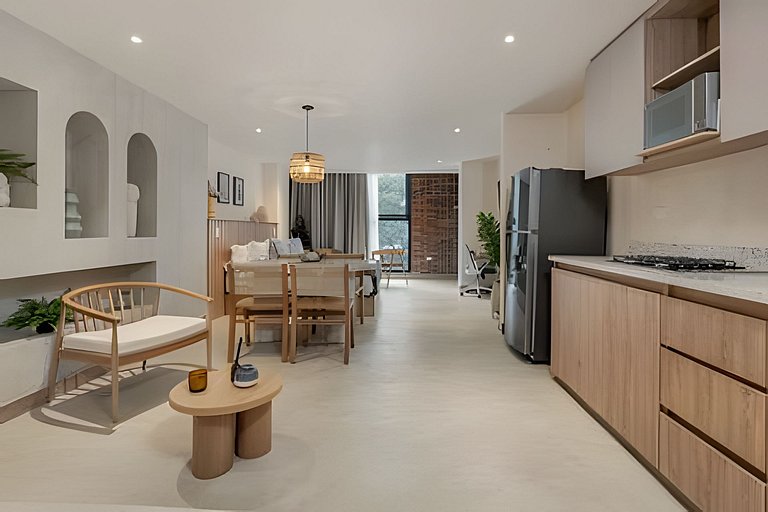 Solei Loft 302 - Elegant Oasis: Loft/Jacuzzi/AC