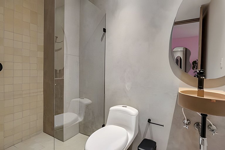 Solei Loft 302 - Elegant Oasis: Loft/Jacuzzi/AC