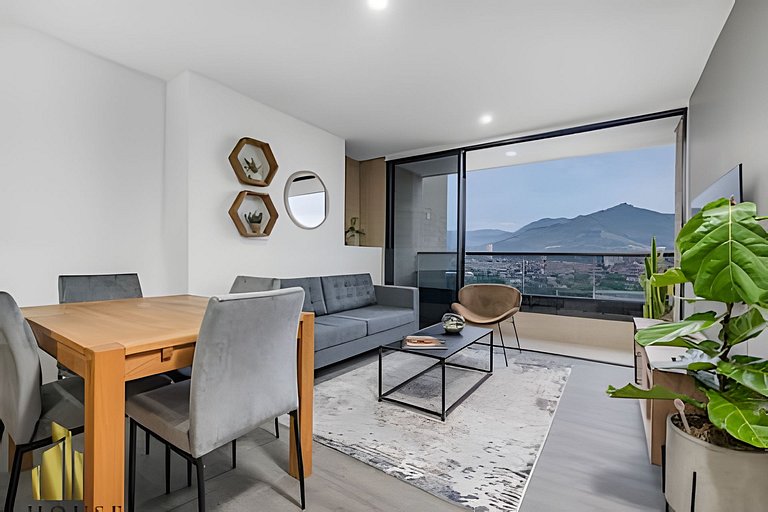 Class 48 1103 - Loft-style living/panoramic views