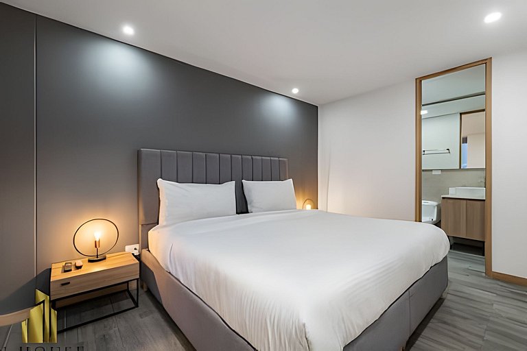 Class 48 1103 - Loft-style living/panoramic views