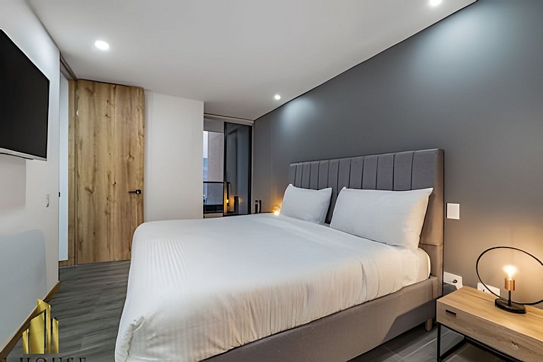 Class 48 1103 - Loft-style living/panoramic views