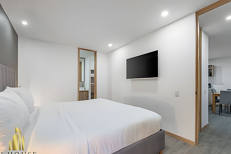 Class 48 1103 - Loft-style living/panoramic views