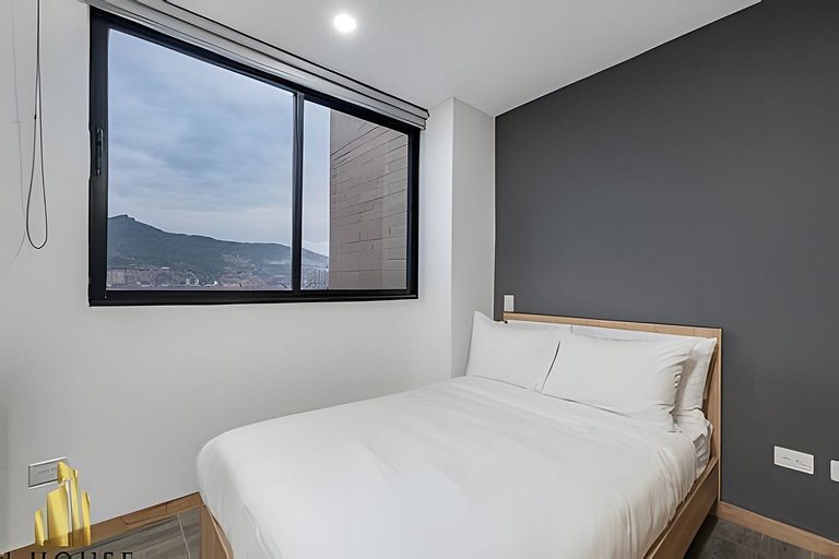 Class 48 1103 - Loft-style living/panoramic views