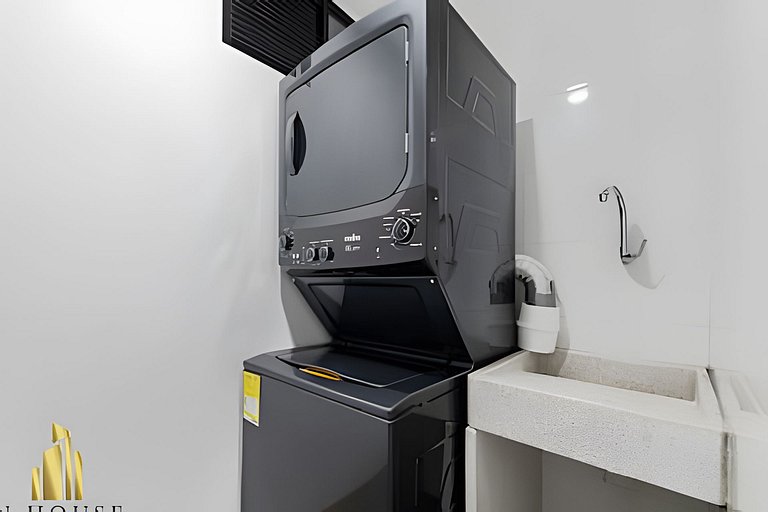 Class 48 1103 - Loft-style living/panoramic views
