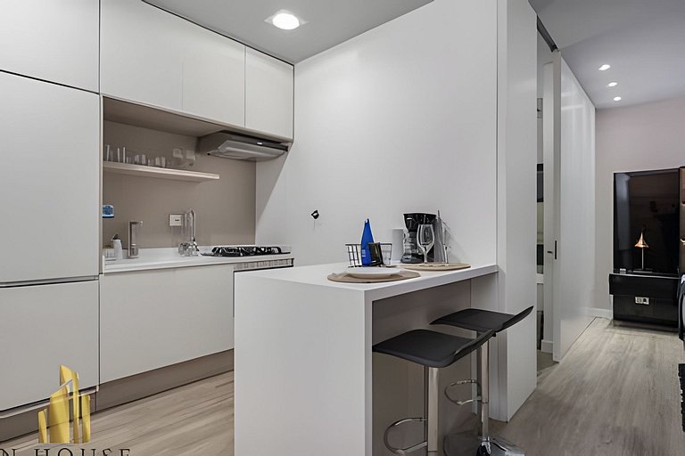 Energy 1603 - Modern Design & Prime Location/ AC