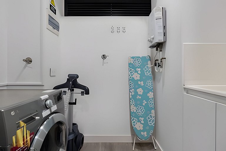 Energy 1603 - Modern Design & Prime Location/ AC