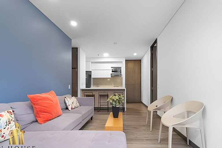 Class Suites 202 - Colorful with Pool and gym