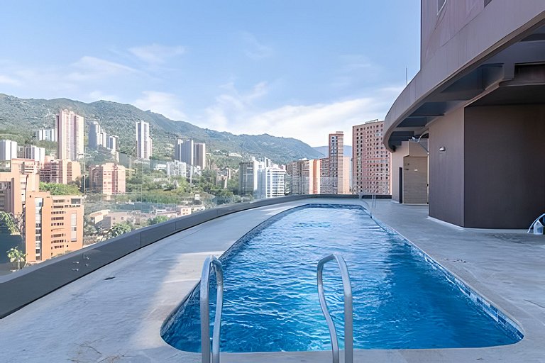 Class Suites 202 - Colorful with Pool and gym