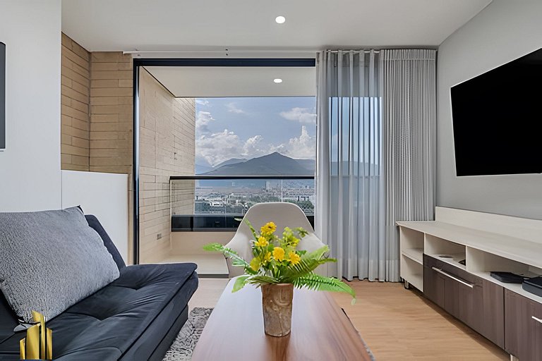 Class 48 1303 - Bright / Views / Balcony