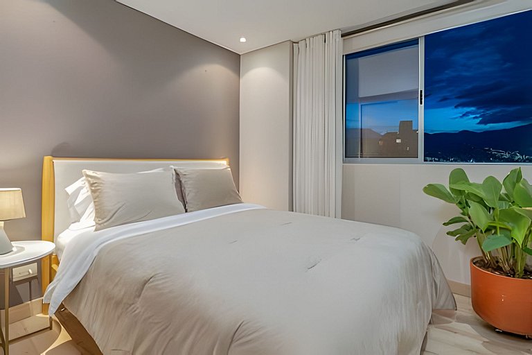 Finito 1512 - Modern Apt with Views & Balcony