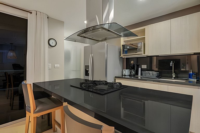 Finito 1512 - Modern Apt with Views & Balcony